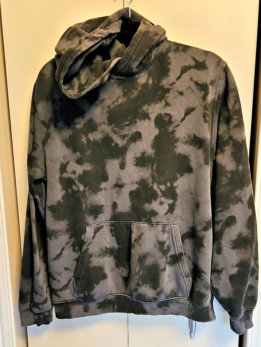 H&M Tie-Dye Hoodie in Black & Gray Size 14Y Ptp22
